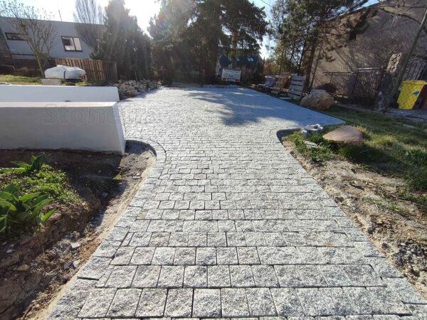 1224-1_chodnik-z-rezanej-zuly-sedej Žula šedá 4x rezaná kocka 8 x 8 x 8 cm