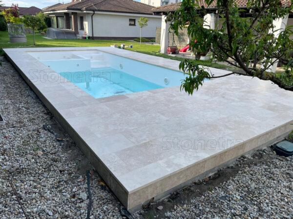 1256-26_dlazba-okolo-bazena-travertin-classic-60-x-40-x-3-cm-kamen-skalica Travertín Classic 60 cm x 40 cm x 3 cm - omieľaný