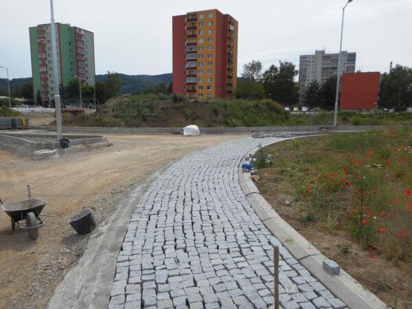 Žula dlažba kocky pr. 15/17 cm 1 t = 3 m2