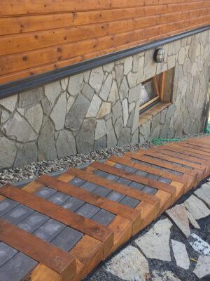 Gneis K4 obklad / dlažba hrúbka: 1 - 3 cm, priemer 15 - 50 cm Gneis