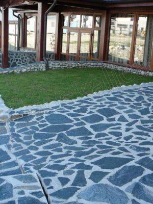 133-5_gneis-k6-obklad-dlazba Gneis K6 obklad / dlažba hrúbka: 1 - 3 cm, priemer 15 - 50 cm Gneis