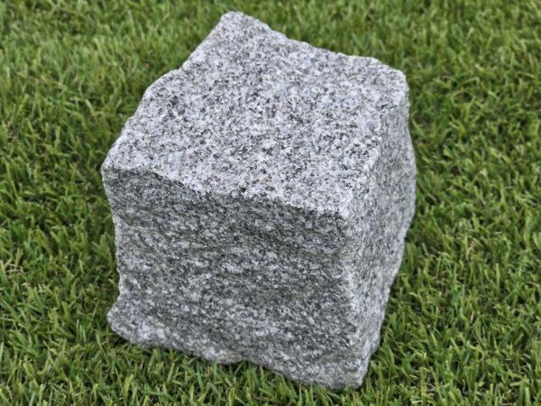 143-30_zulova-kocka-tmava Žula dlažba kocky 8/11 cm, 1 t = 5,5 m2 Farba: Tmavá