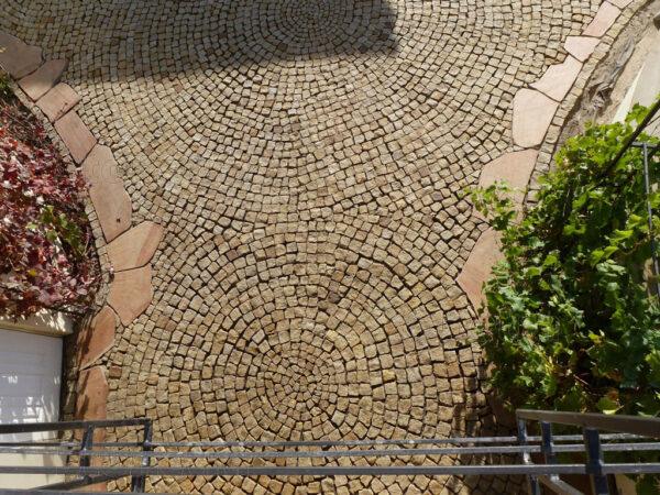 Pieskovec dlažba kocky 4/6 cm, 1 t = 10,5 m2