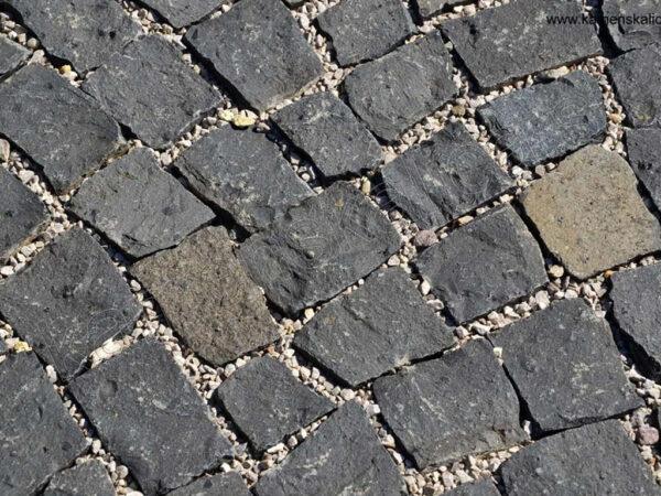 152-1_cadic-dlazobne-kocky-pr-15x17-cm-1-t-3-m2 Čadič dlažobné kocky pr. 15x17 cm 1 t = 3 m2