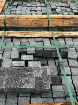 Žula čierna 4x rezaná kocka 10 x 10 x 8 cm