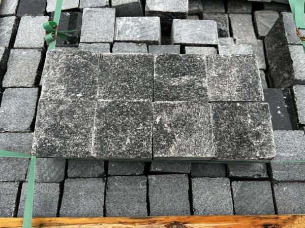 2081_gabbro-8x8 Žula čierna 4x rezaná kocka 8 x 8 x 8 cm