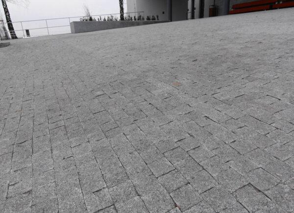 2084_zulova-mozaika-rezana Žula šedá 4x rezaná kocka 10 x 10 x 8 cm