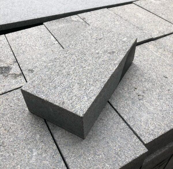 2099-2_5cm Žula Antracit dlažba - opalovaný povrch, protišmykový Rozmery: Žula Antracit 20 cm x 10 cm x 5 cm