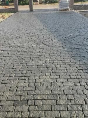 Žula čierna hradná dlažba - omielaná Rozmery: Žula čierna hradná dlažba 20/10/10 cm - omielaná