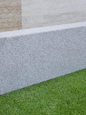 Žula šedá rezaný obrubník 100 cm x 35 cm x 15 cm