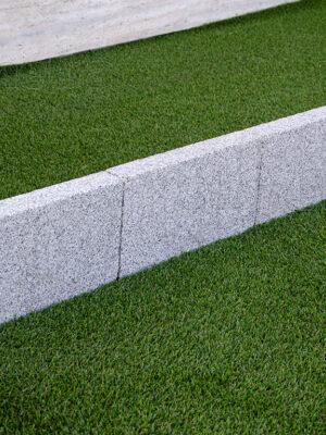 Žula šedá rezaný obrubník 33 cm x 18 cm x 5 cm