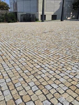 Žula dlažba žlto-šedá, kocky 8/11 cm, 1 t = 5,5 m2