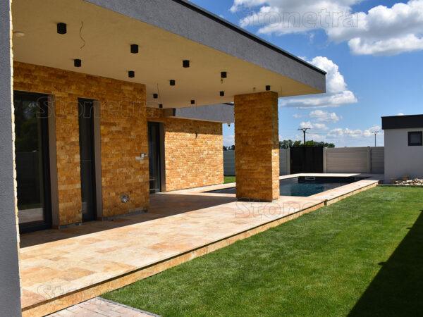 38-2_kamenna-dlazba-na-terasu-travertin-gold Travertín Gold francúzsky vzor hr. 3 cm - omieľaný