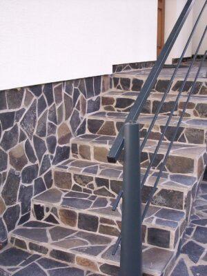 Andezit A1 dlažba pr. 20-40 cm hrúbka: Andezit A1 dlažba pr. 15-40 cm hr. 5-8 cm