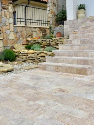 484-2_mramor-zlty-remienkovy-kamenny-obklad-panel_2 Travertín Noche dlažba 30 cm x 15 cm x 3 cm - sekané hrany