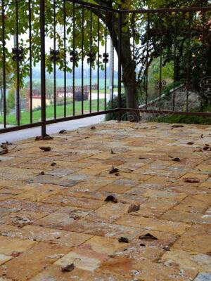 493-3_travertin-gold-dlazba-30-cm-x-15-cm-x-3-cm-sekane-hrany Travertín Gold dlažba 30 cm x 15 cm x 3 cm - sekané hrany