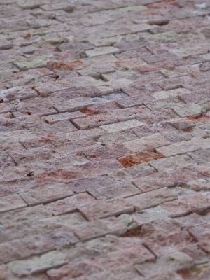 Travertín Red mozaika 2,5 cm x 5 cm